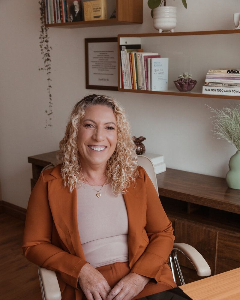 Viviana Prado em contexto profissional.